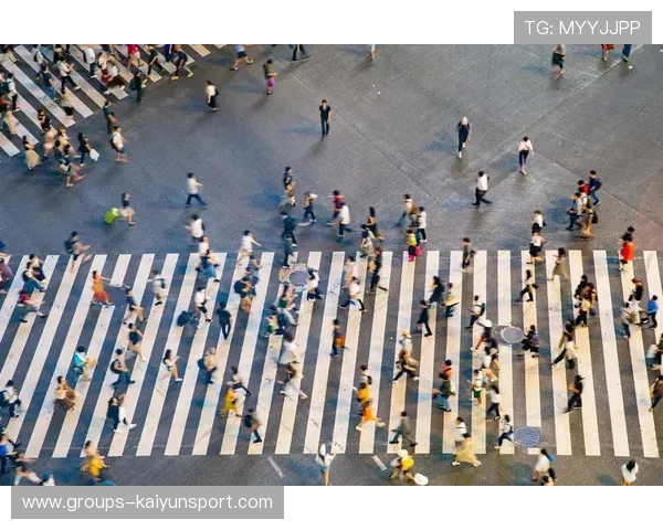 梅努禁区前沿低射穿过人群破门