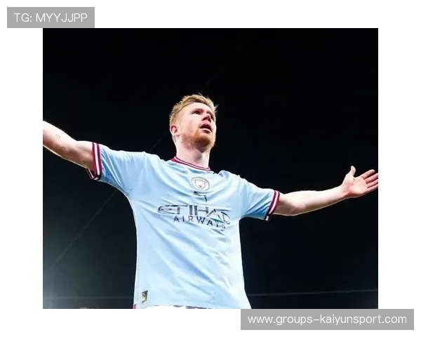 德布劳内挑传后点，曼城门前推射得手